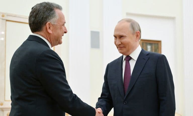Trump Envoy Meets Putin in Kremlin Amid Russian General