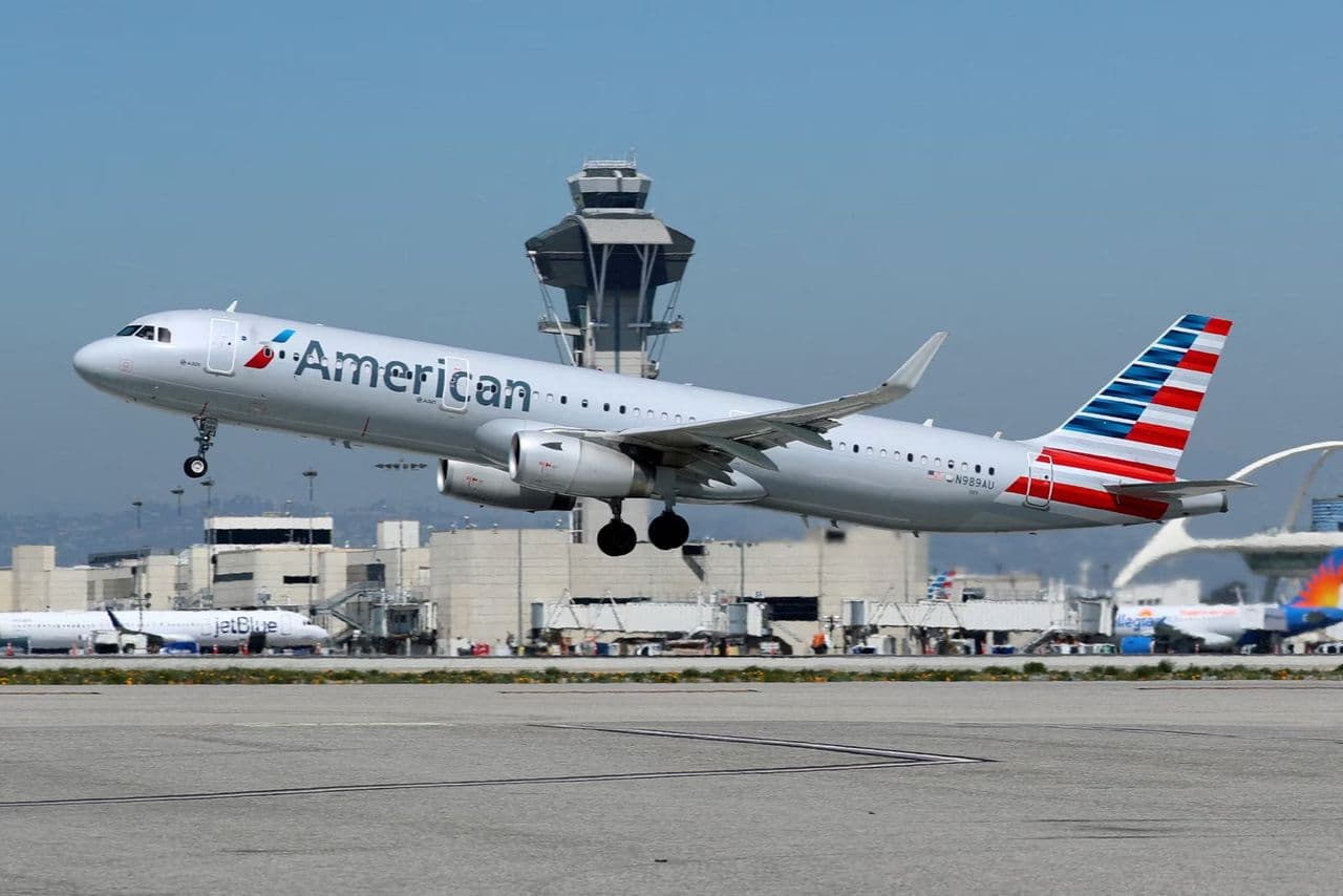 American Airlines Withdraws 2025 Financial Forecast Amid Economic Uncertainty and Weak Leisure Travel Demand